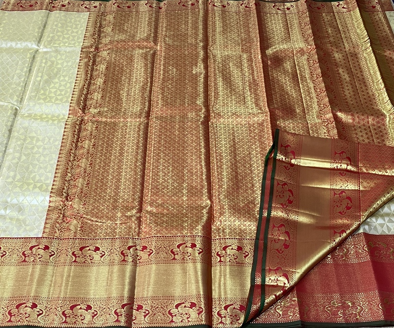 Charvi - The Bride's Favourite Kanchipuram Saree 7305 Charvi - The Bride's Favourite Kanchipuram Saree 7305