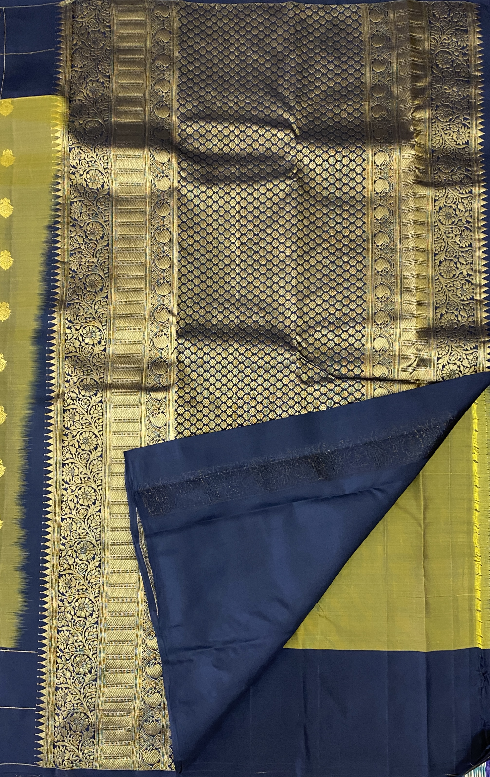 Vaidehi โ The Temple Border Delights Sarees 18279 Vaidehi โ The Temple Border Delights Sarees 18279