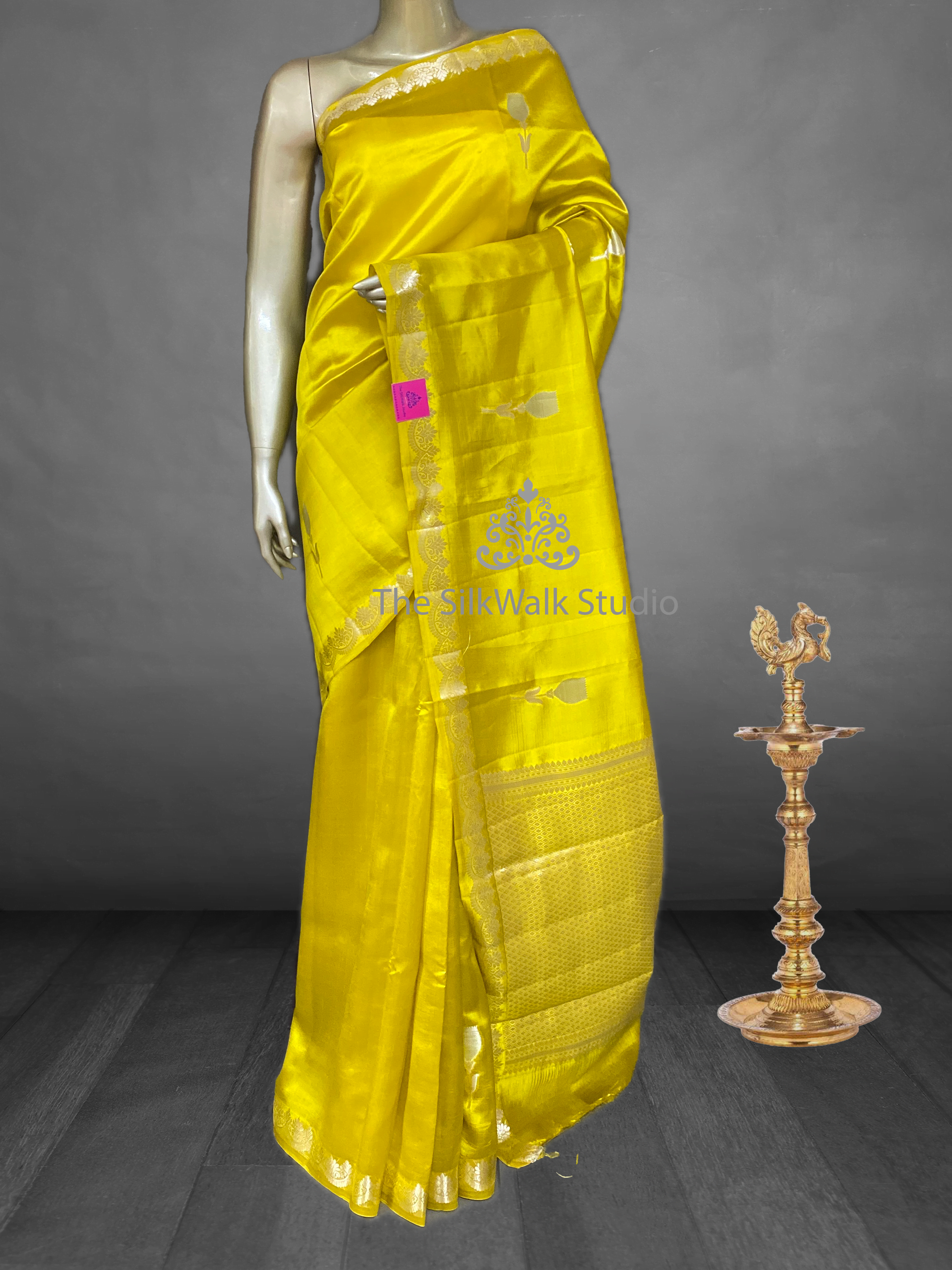 Prahba - The Pure Mango Silk Banarasi Handloom Saree 19328 Prahba - The Pure Mango Silk Banarasi Handloom Saree 19328