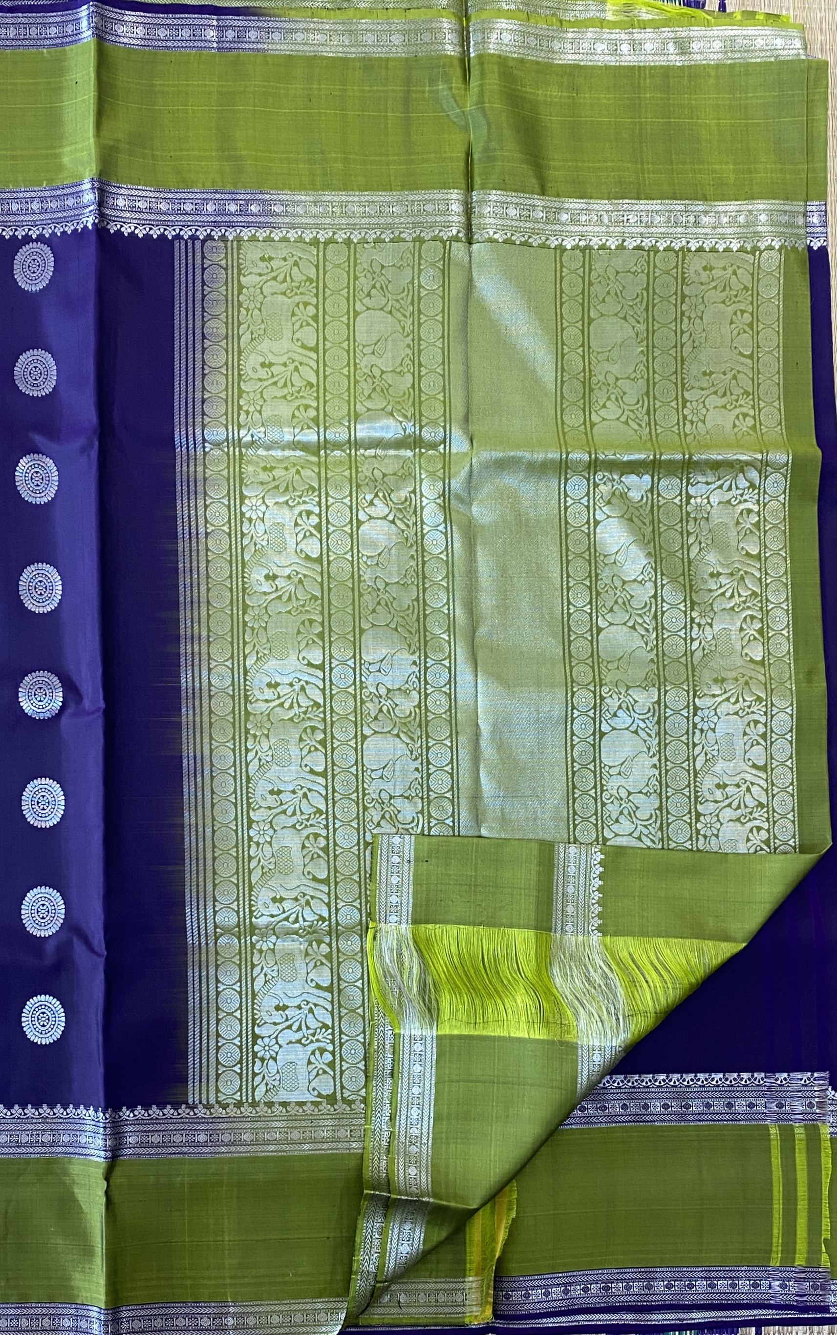 Sundari - Pure Silk Exclusive Sarees 7639 Sundari - Pure Silk Exclusive Sarees 7639